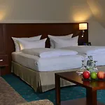 ホテル Der Lindenhof 4*