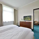 Der Lindenhof ホテル 4*