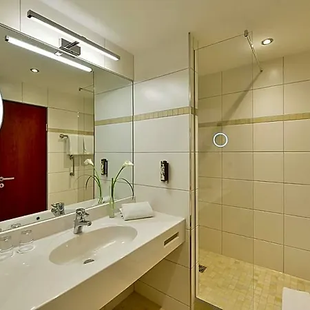 Der Lindenhof Ξενοδοχείο 4*