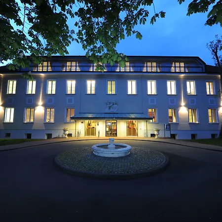 Hotel Der Lindenhof 4*